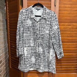 NWOT John Mark Black and White Patterned Swing Top Jacket